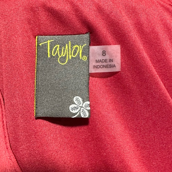 Gorgeous dress for the holidays - Picture 5 of 6